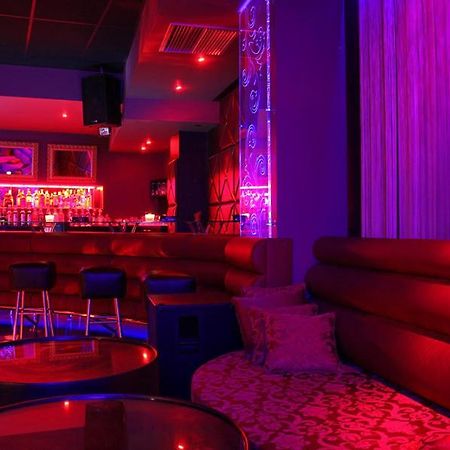 Hotel Finix サンダンスキ エクステリア 写真