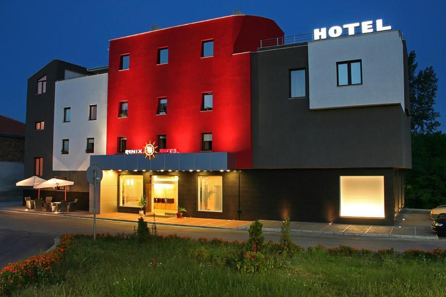 Hotel Finix サンダンスキ エクステリア 写真