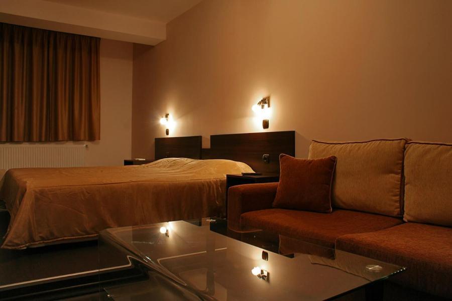 Hotel Finix サンダンスキ 部屋 写真