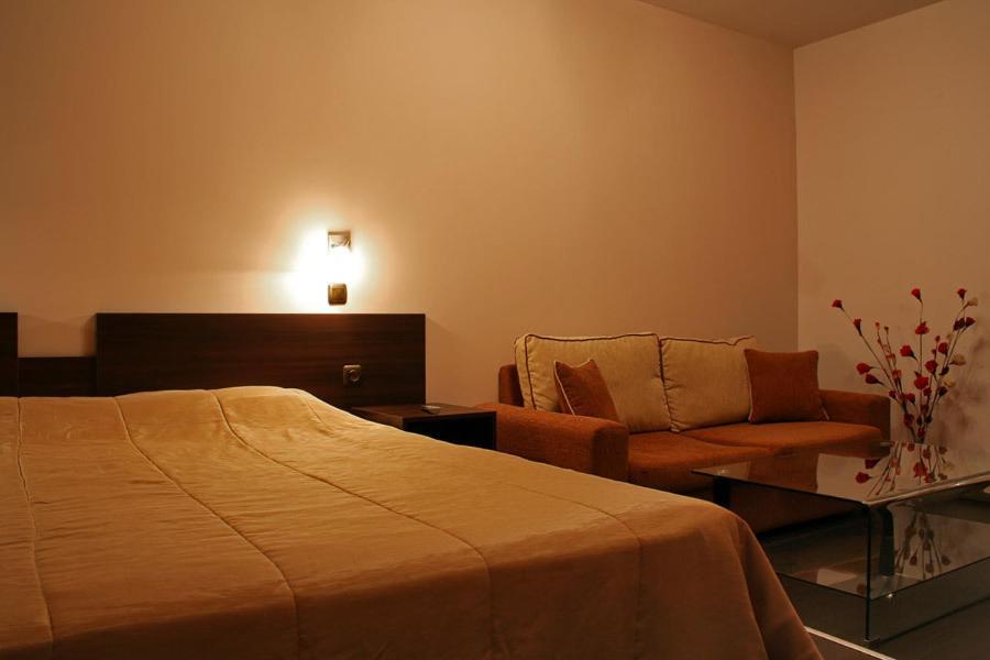 Hotel Finix サンダンスキ 部屋 写真