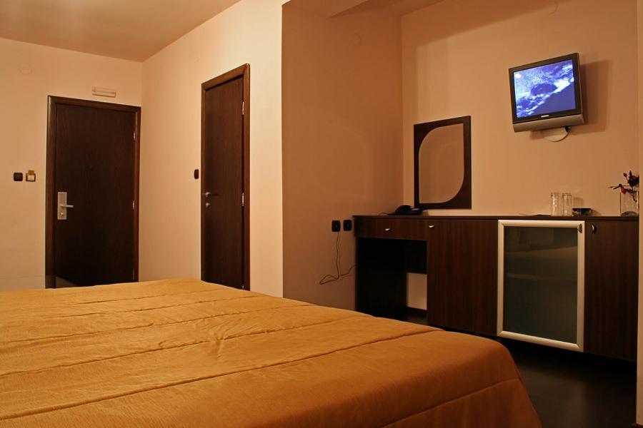 Hotel Finix サンダンスキ 部屋 写真